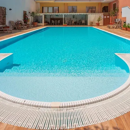 Relaxing Cristal Blu Sleeps 4 No1492