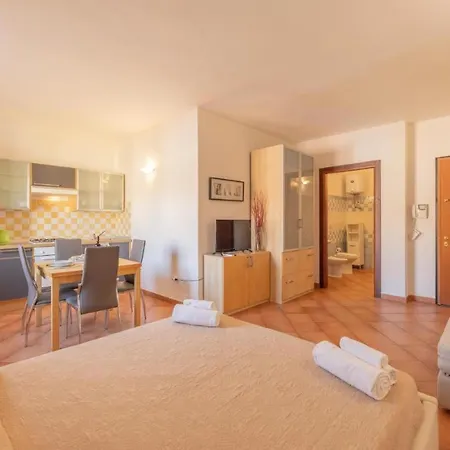 Relaxing Cristal Blu Sleeps 4 No1492 Apartment Santa Teresa Gallura