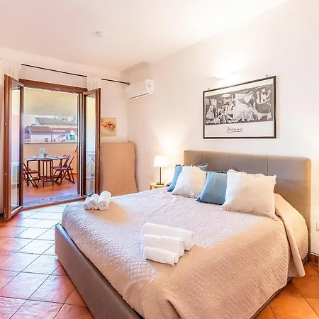 Relaxing Cristal Blu Sleeps 4 No1492 Apartment Santa Teresa Gallura