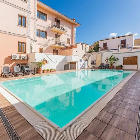 Relaxing Cristal Blu Sleeps 4 No1492 * Santa Teresa Gallura