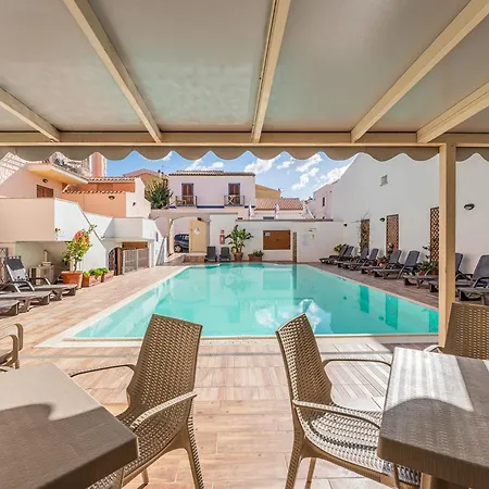 Relaxing Cristal Blu Sleeps 4 No1492 Apartment Santa Teresa Gallura