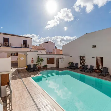 Relaxing Cristal Blu Sleeps 4 No1492 Apartment Santa Teresa Gallura